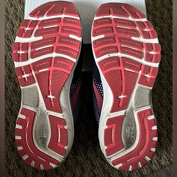 Brooks Adrenaline GTS 22 Size 9.5 - Picture 3 of 7